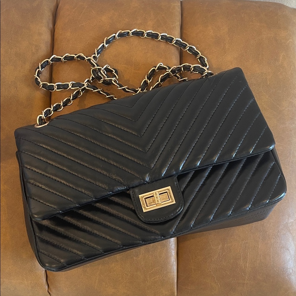 Elegant Black Quilted Chevron Shoulder Bag Gold Turn Lock Chain Strap Purse